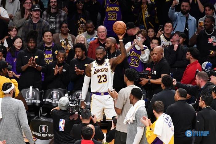  詹姆斯常规赛总得分突破四万分大关  