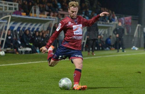  沃尔夫斯堡门将神勇发挥零封领头羊拜仁