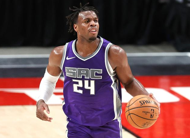  哈利伯顿助攻创新高串联全队，步行者大胜活塞止住连败