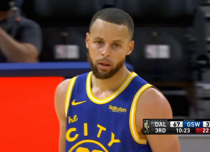  库里单节狂轰25分，勇士三节打卡击退快船队