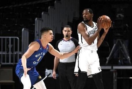  约基奇统治攻防两端领掘金登顶西部榜首  