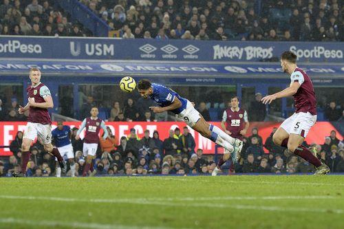  卡尔弗特-勒温压哨绝杀太妃糖埃弗顿主场力克水晶宫